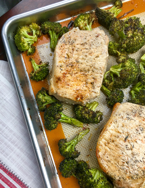 Boneless Pork Chops with Broccoli